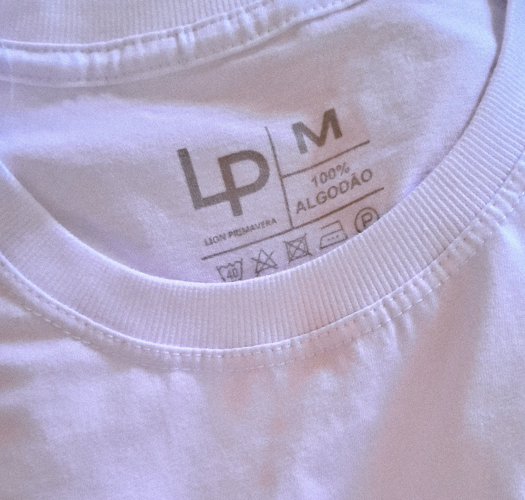 Camiseta Unissex Estampa "ESPERANÇA É O QUE NÃO SE VÊ MAS O QUE SE ESPERA"