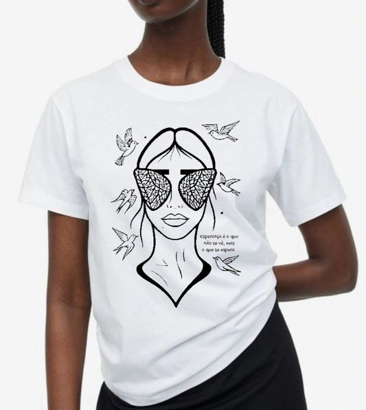 Camiseta Unissex Estampa "ESPERANÇA É O QUE NÃO SE VÊ MAS O QUE SE ESPERA"