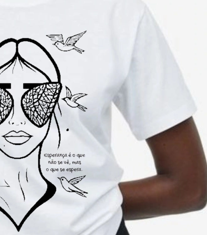Camiseta Unissex Estampa "ESPERANÇA É O QUE NÃO SE VÊ MAS O QUE SE ESPERA"